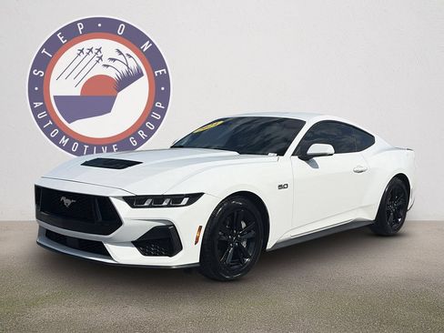 Used 2024 Ford Mustang GT RWD image 2