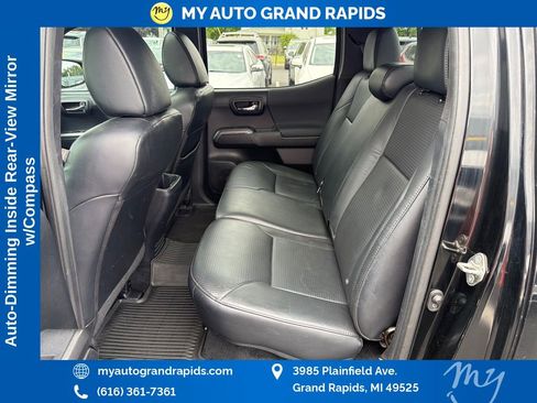 Used 2018 Toyota Tacoma TRD Off-Road AWD/4WD image 28