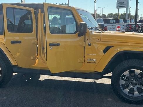 Used 2018 Jeep Wrangler Unlimited Sahara AWD/4WD image 35