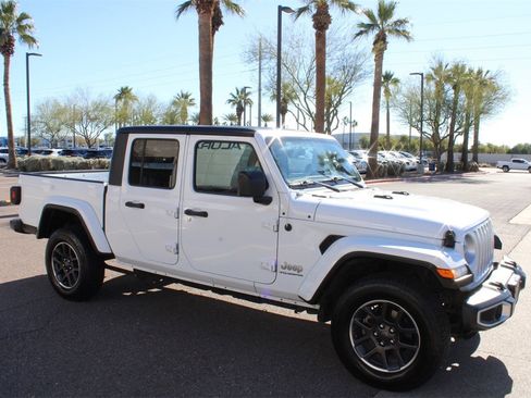 Used 2023 Jeep Gladiator Overland image 7