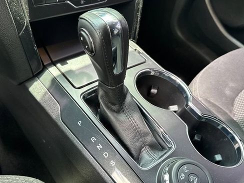Used 2018 Ford Explorer XLT w/ Equipment Group 201A AWD/4WD image 16