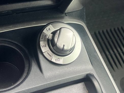 Used 2022 Toyota 4Runner SR5 AWD/4WD image 17
