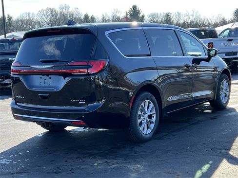 New 2026 Chrysler Pacifica Limited w/ Trailer Tow Group image 49