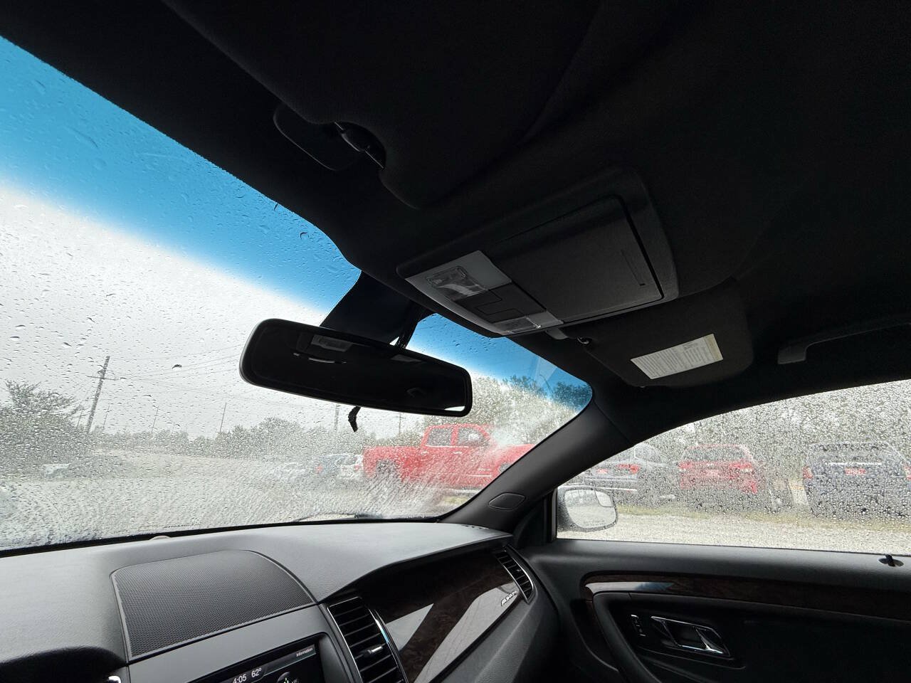 Used 2015 Ford Taurus Limited FWD image 24