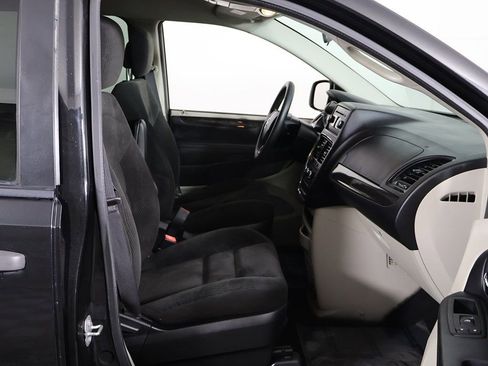 Used 2016 Dodge Grand Caravan American Value Package FWD image 17
