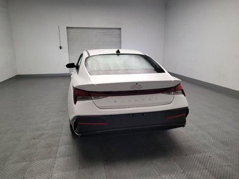 Used 2024 Hyundai Elantra SEL FWD image 6