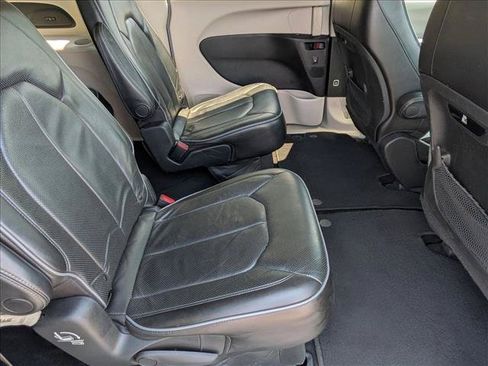 Used 2020 Chrysler Pacifica Limited FWD image 19