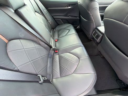 Used 2019 Toyota Camry XLE FWD image 32