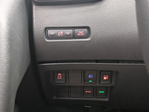 Used 2018 Nissan Rogue SV FWD image 18