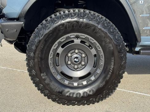 Used 2023 Ford Bronco Everglades image 14