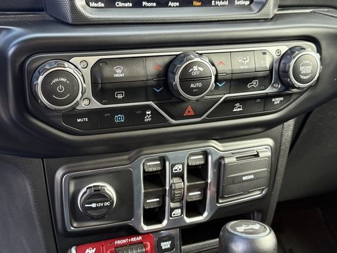 Used 2023 Jeep Wrangler Unlimited Rubicon 4xe image 22