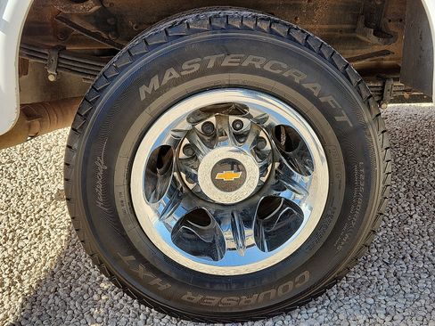 Used 2023 Chevrolet Silverado 3500 LT w/ Convenience Package image 8