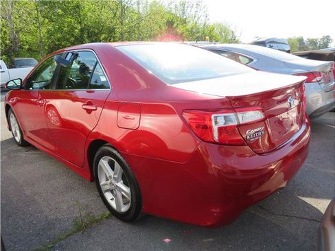 Used 2013 Toyota Camry SE FWD image 2