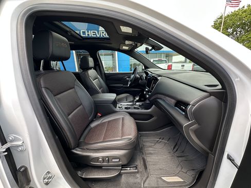 Used 2024 Chevrolet Traverse High Country FWD image 17