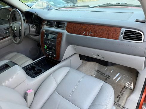 Used 2007 Chevrolet Avalanche LTZ w/ LTZ Preferred Equipment Group RWD image 12