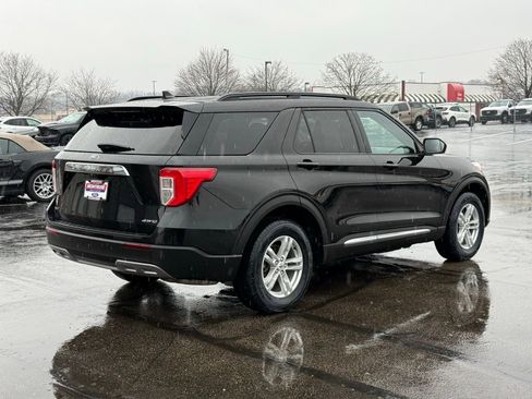 Used 2022 Ford Explorer XLT w/ Equipment Group 202A image 3