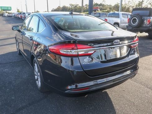 Used 2017 Ford Fusion SE FWD image 7