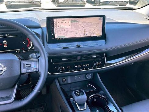 Certified 2025 Nissan Rogue SL image 9