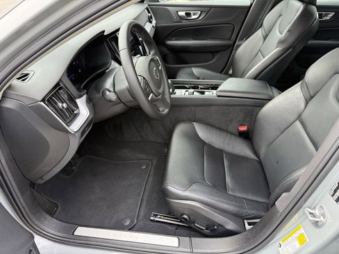 Used 2024 Volvo S60 B5 Core image 9