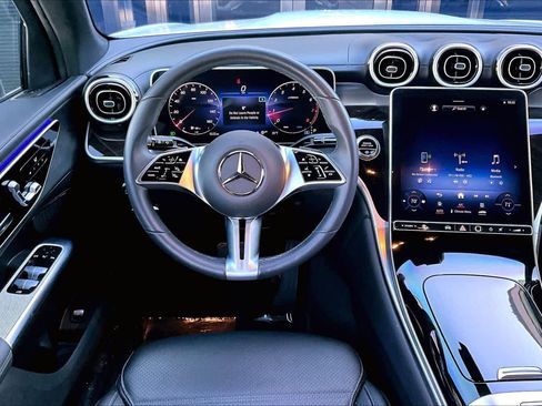 Used 2024 Mercedes-Benz GLC 300 GLC 300 image 6