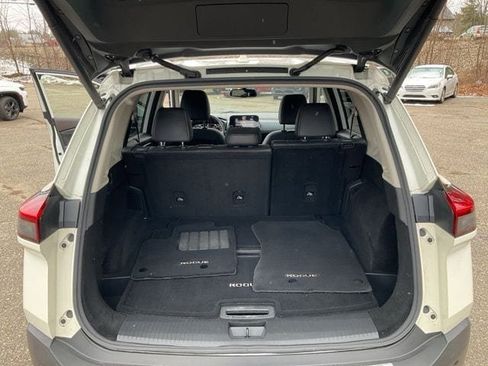 Used 2021 Nissan Rogue SL w/ Premium Package image 18