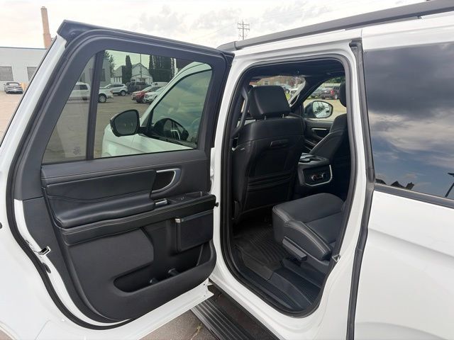 Used 2025 Ford Expedition Max Platinum w/ Stealth Appearance Package AWD/4WD image 18