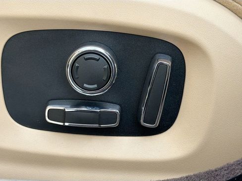 Used 2019 Jaguar XJ R-Sport image 25