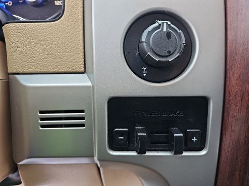 Used 2014 Ford F150 King Ranch w/ King Ranch Luxury Package image 13