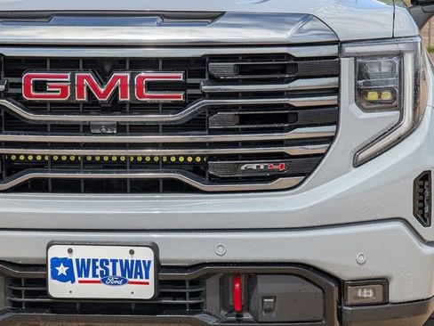 Used 2024 GMC Sierra 1500 AT4 w/ AT4 Premium Package AWD/4WD image 9