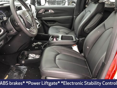 New 2026 Chrysler Pacifica Select image 5