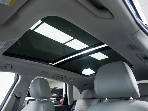 Used 2017 Audi Q5 2.0T Premium Plus w/ Technology Package image 16