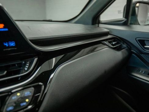 Used 2018 Toyota C-HR XLE image 21