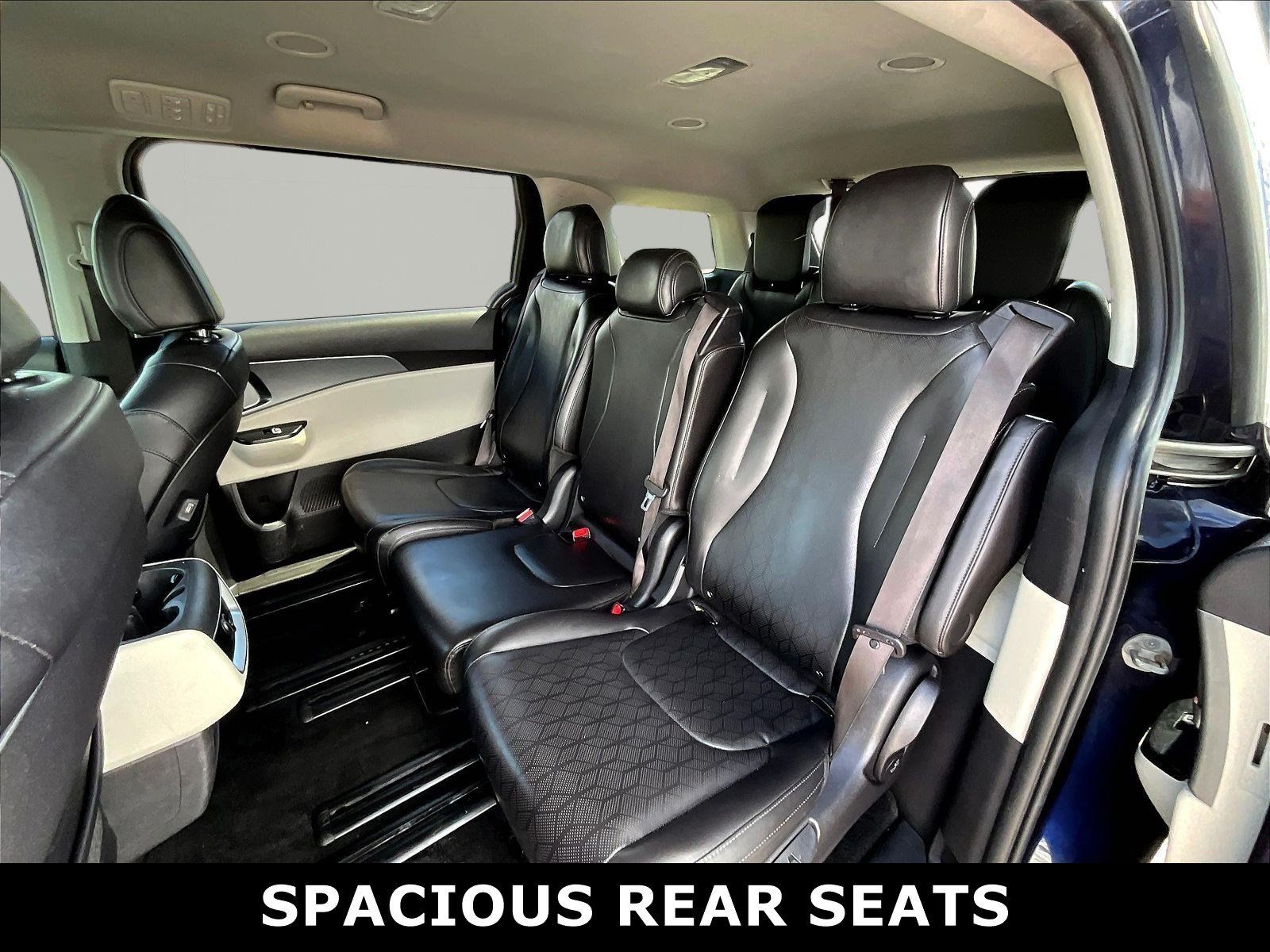 Used 2022 Kia Carnival LX FWD image 3
