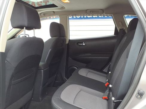 Used 2012 Nissan Rogue SV w/ Premium Pkg image 11