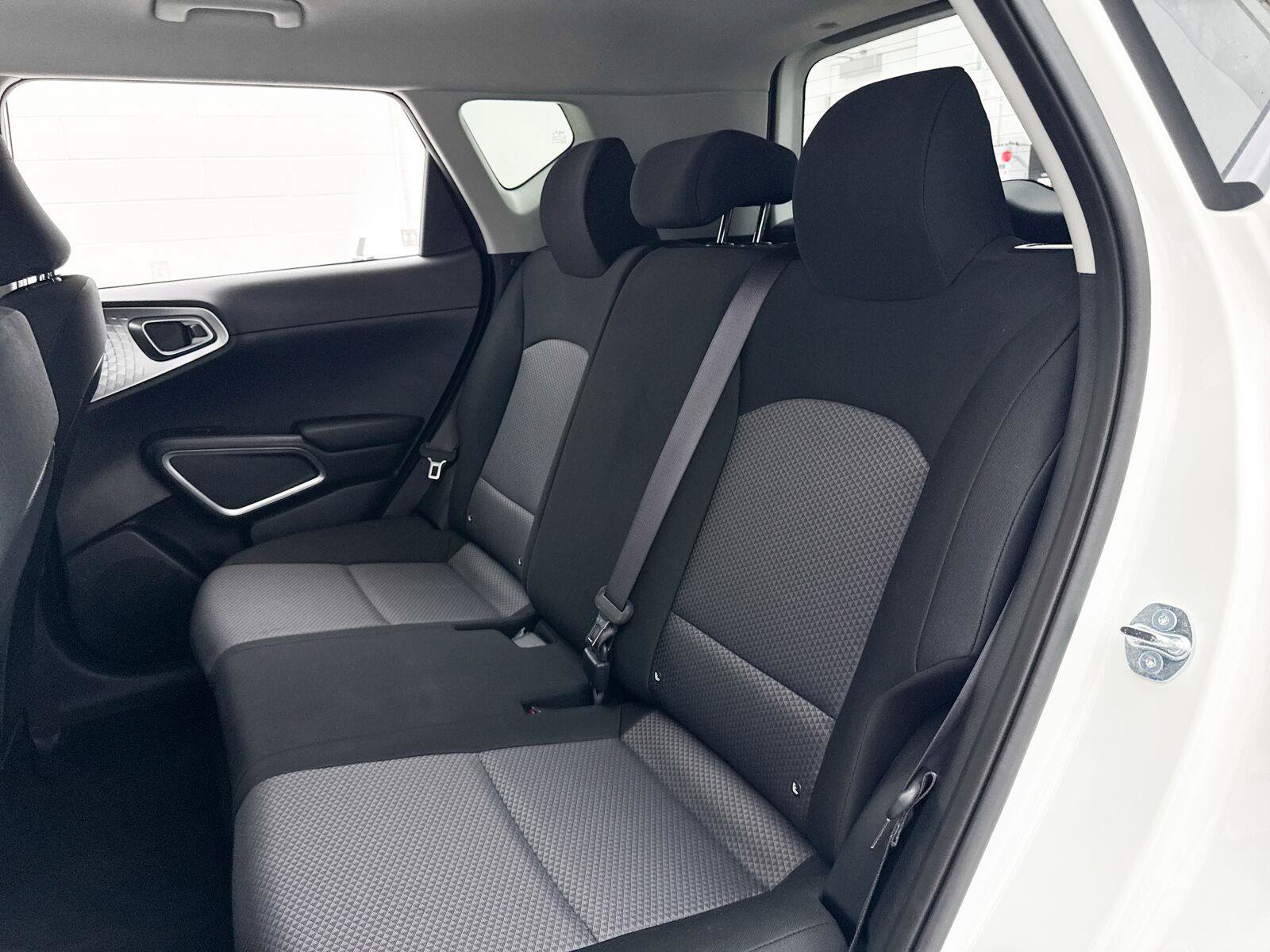 Used 2025 Kia Soul LX w/ LX Technology Package FWD image 29