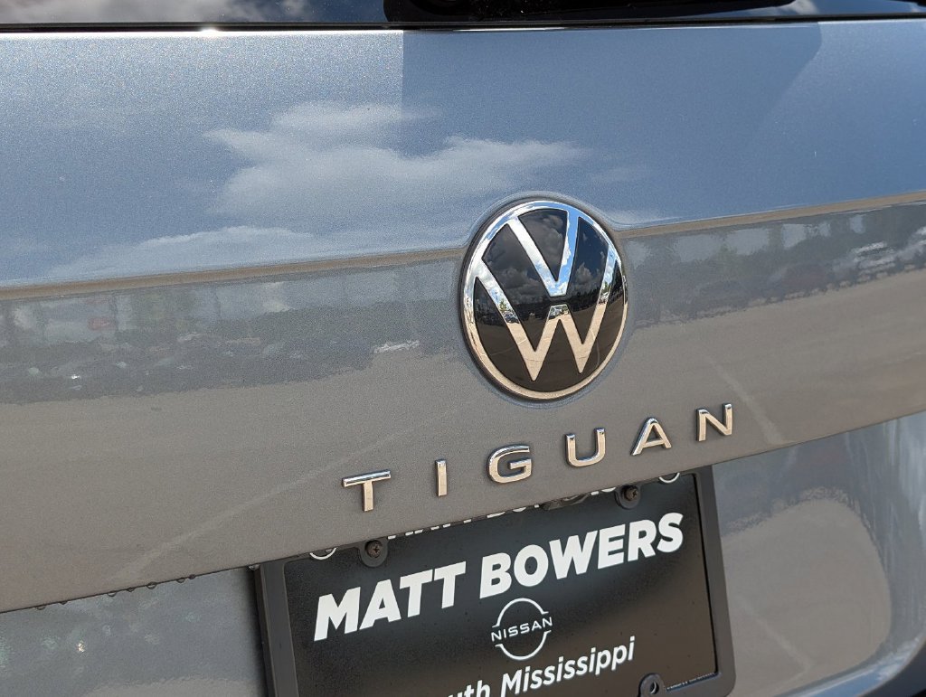 Used 2022 Volkswagen Tiguan SE R-Line FWD image 5