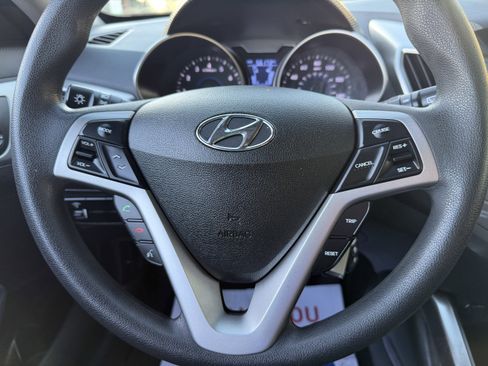 Used 2016 Hyundai Veloster 3dr Cpe Man image 26