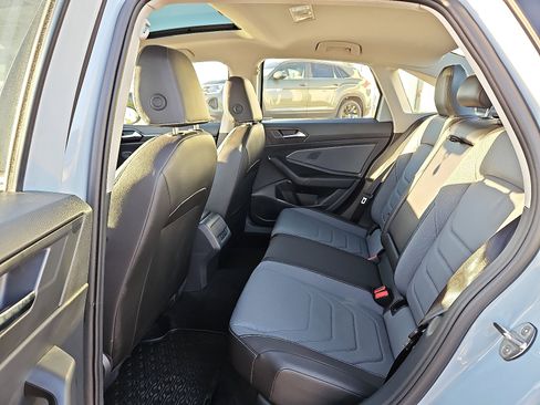 Used 2025 Volkswagen Jetta SEL image 9