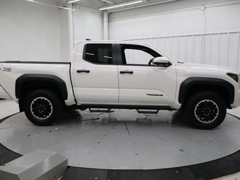 Used 2024 Toyota Tacoma TRD Off-Road w/ TRD Off Road Premium Package AWD/4WD image 2