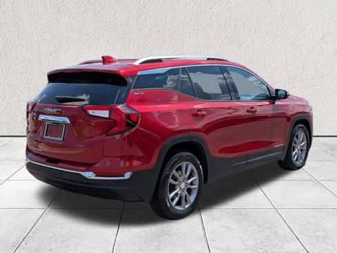 Used 2022 GMC Terrain SLT w/ Infotainment Package II FWD image 3
