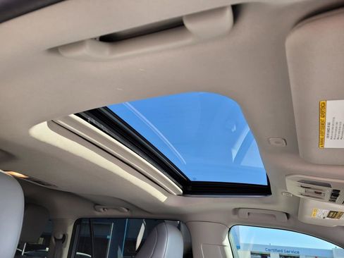 Used 2024 Toyota Highlander XLE image 13