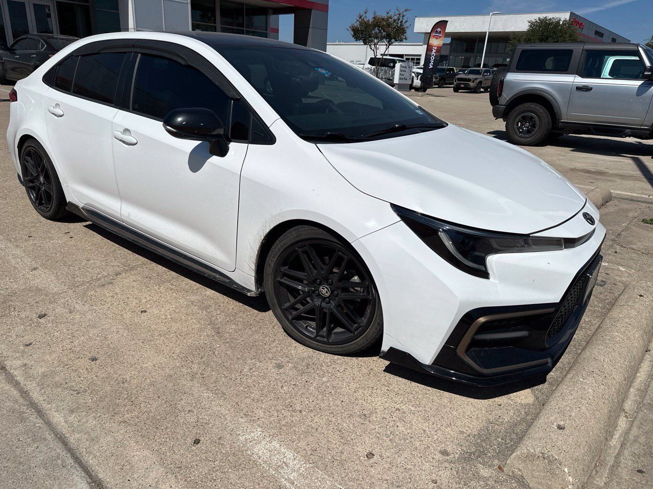 Used 2021 Toyota Corolla SE FWD image 2