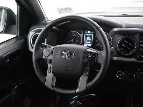 Used 2022 Toyota Tacoma TRD Sport AWD/4WD image 14