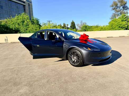 Used 2025 Tesla Model 3 RWD image 40