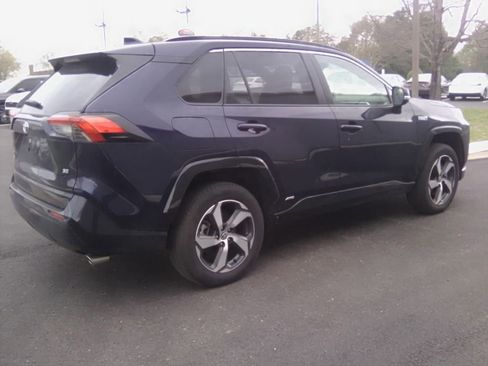 Used 2024 Toyota RAV4 SE w/ Weather & Moonroof Package image 10