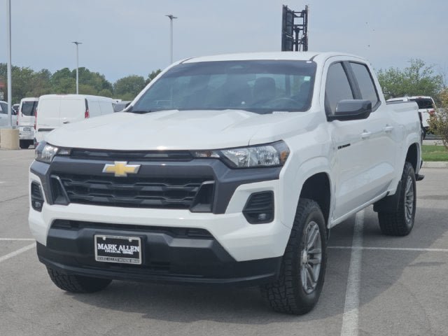 Used 2024 Chevrolet Colorado LT w/ LT Convenience Package II RWD image 3