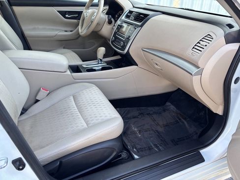 Used 2016 Nissan Altima 2.5 SV w/ Convenience Package image 29