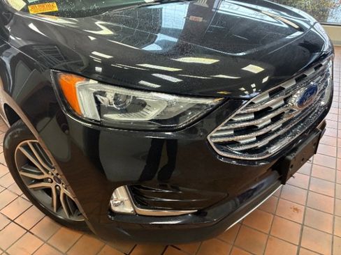 Used 2020 Ford Edge Titanium image 2