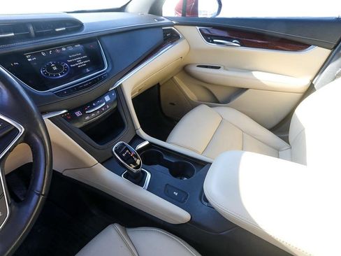 Used 2018 Cadillac XT5 Luxury w/ Driver Awareness Package image 19