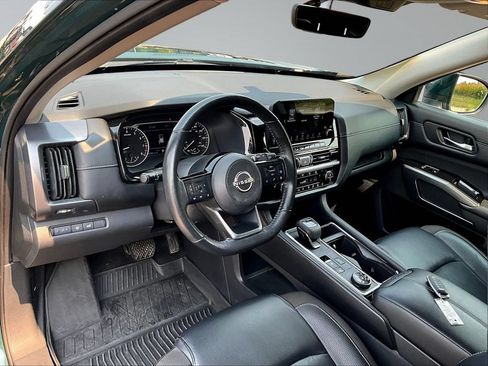 Used 2023 Nissan Pathfinder SL AWD/4WD image 19